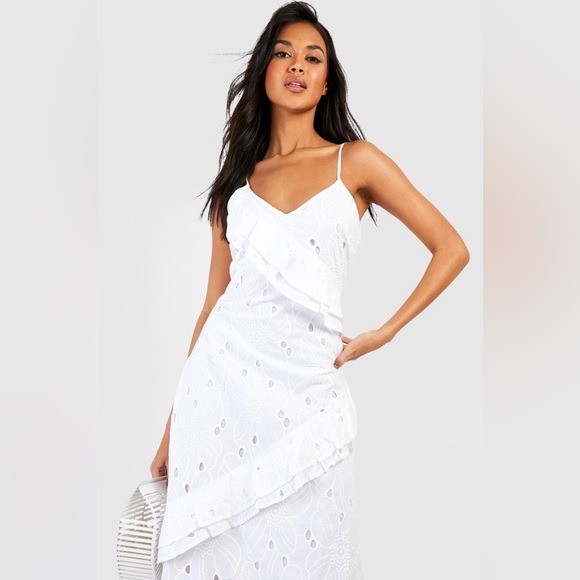 👗Boohoo - Premium Eyelet Ruffle Detail Maxi Dress, size 8 - Picture 3 of 11